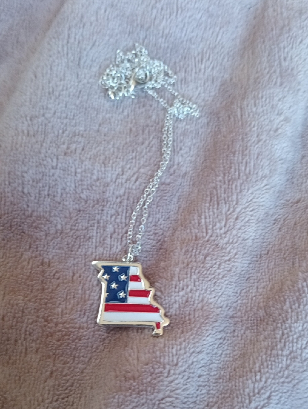 Silver Missouri State Pendant Necklace with American Flag Design